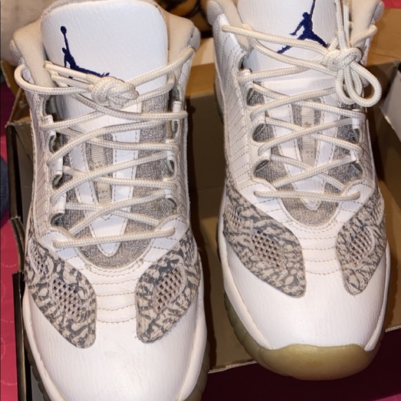 Retro 11 - Picture 3 of 3